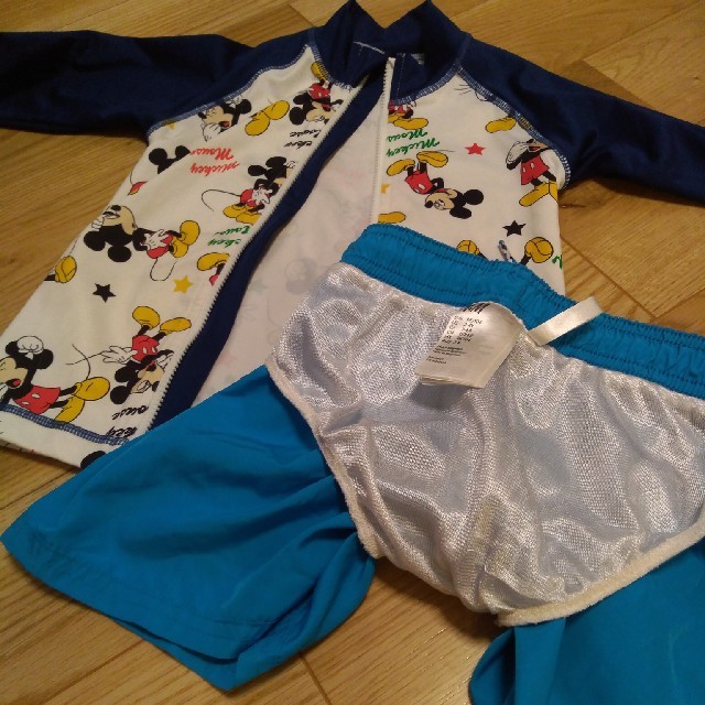 Disney(ディズニー)のミッキー水着セットブルー キッズ/ベビー/マタニティのキッズ服男の子用(90cm~)(水着)の商品写真