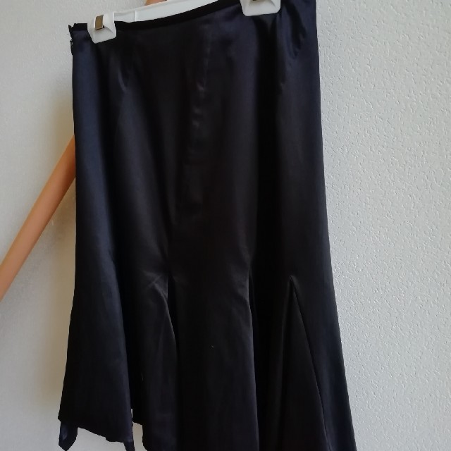 22 OCTOBRE(ヴァンドゥーオクトーブル)の22オクトーブルのアシンメトリー膝丈スカート レディースのスカート(ひざ丈スカート)の商品写真