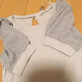 ナイスクラップ(NICE CLAUP)の未使用  ドット柄シフォン袖ニット(Tシャツ(半袖/袖なし))