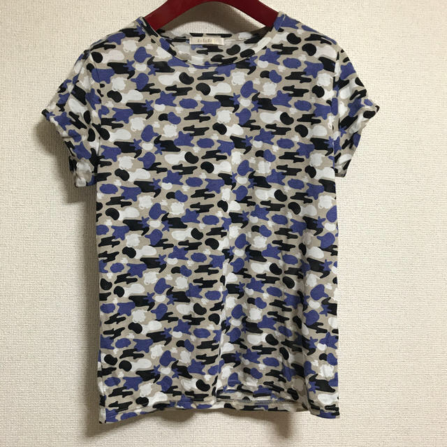 didizizi(ディディジジ)のdidizizi ポット カモフラ柄 Tシャツ レディースのトップス(Tシャツ(半袖/袖なし))の商品写真