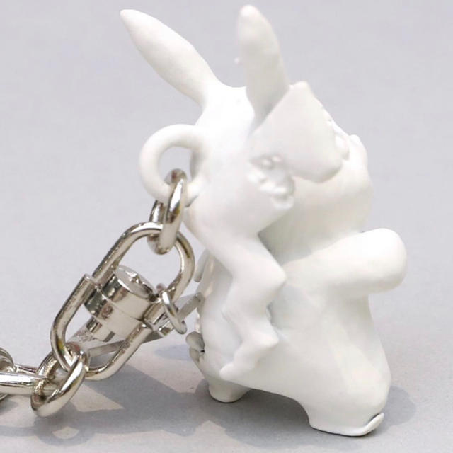 ポケモン(ポケモン)のDaniel Arsham x Pokemon x 2G Key Charm エンタメ/ホビーのおもちゃ/ぬいぐるみ(キャラクターグッズ)の商品写真