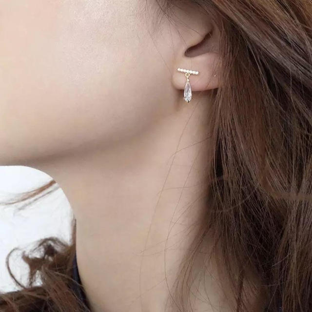 AHKAH(アーカー)のcrystal & zirconia bar pierce ◯s925 post レディースのアクセサリー(ピアス)の商品写真