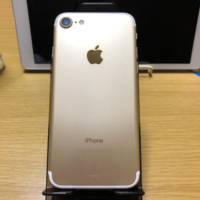 Apple(アップル)のiPhone7 スマホ/家電/カメラのスマートフォン/携帯電話(スマートフォン本体)の商品写真