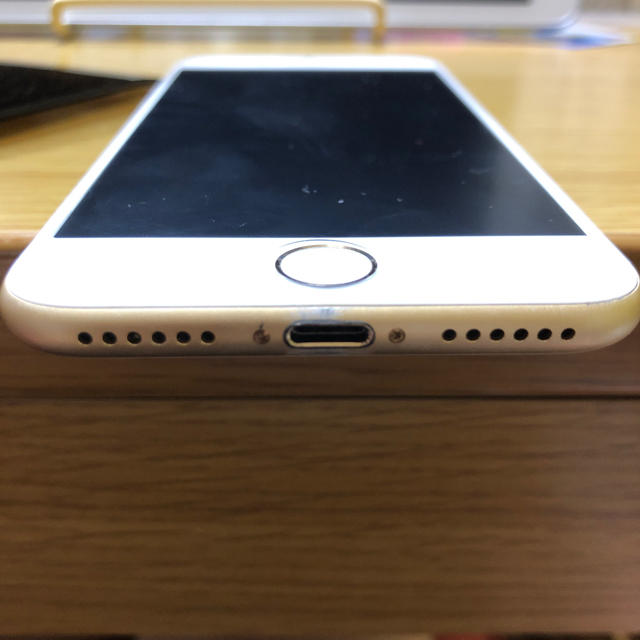 Apple(アップル)のiPhone7 スマホ/家電/カメラのスマートフォン/携帯電話(スマートフォン本体)の商品写真