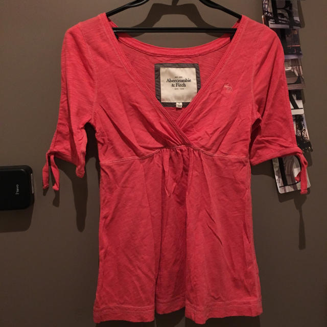 Abercrombie&Fitch(アバクロンビーアンドフィッチ)のアバクロ ピンクTシャツ レディースのトップス(Tシャツ(半袖/袖なし))の商品写真