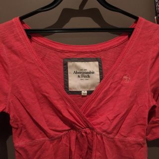 アバクロンビーアンドフィッチ(Abercrombie&Fitch)のアバクロ ピンクTシャツ(Tシャツ(半袖/袖なし))