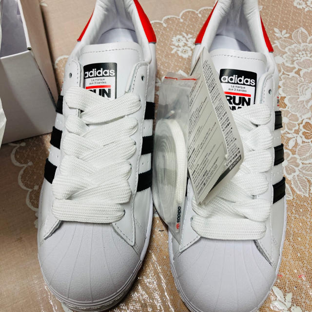 adidas(アディダス)のadidas スーパースター RUN-D.M.C. 50周年記念モデル 26cm メンズの靴/シューズ(スニーカー)の商品写真