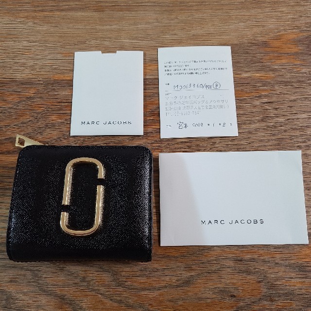 MARC JACOBS(マークジェイコブス)のa.t.r.a様専用　　MARC JACOBS　２つ折り財布 レディースのファッション小物(財布)の商品写真