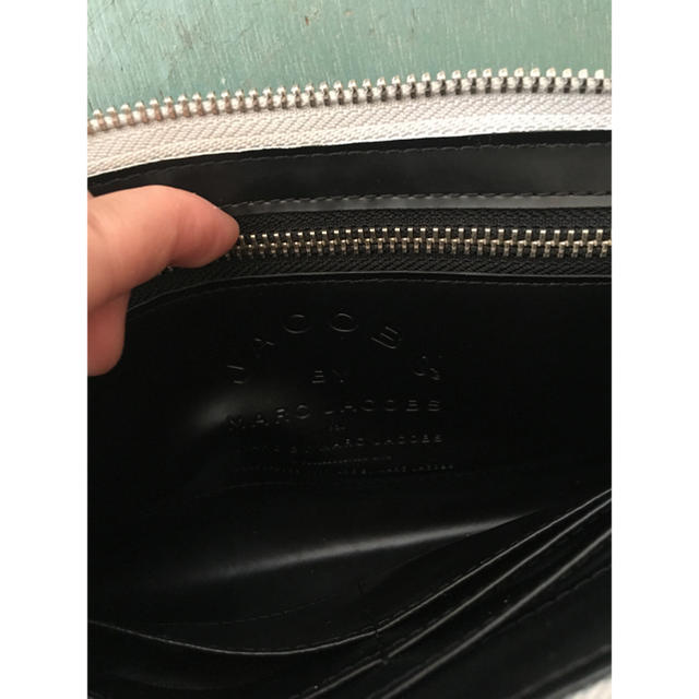 MARC BY MARC JACOBS(マークバイマークジェイコブス)のマークジェイコブス　クラッチ　シルバー レディースのバッグ(クラッチバッグ)の商品写真