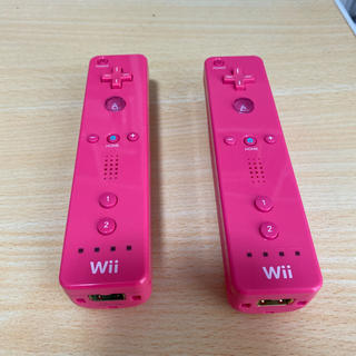 ウィー(Wii)のWiiリモコン　2個　ピンク(家庭用ゲーム機本体)