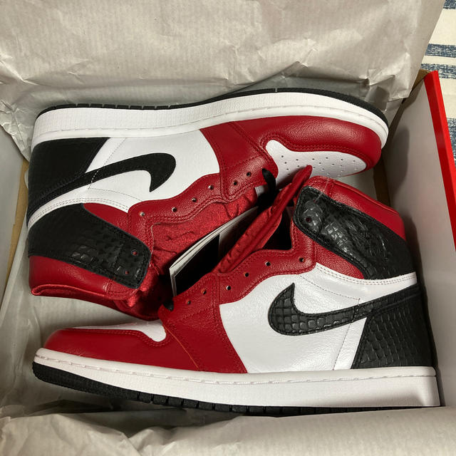 NIKE(ナイキ)の送料込 air jordan 1 satin red aj1  サテン スネーク メンズの靴/シューズ(スニーカー)の商品写真