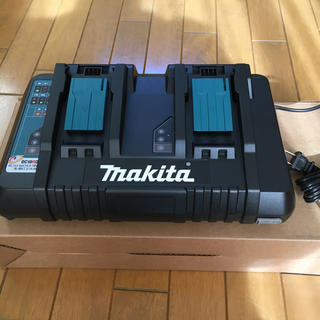 マキタ(Makita)のDC18RD マキタ 純正　2個口急速充電器(バッテリー/充電器)