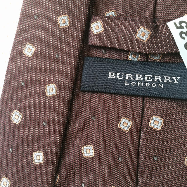 BURBERRY(バーバリー)のBurberry ネクタイ 美品 メンズのファッション小物(ネクタイ)の商品写真