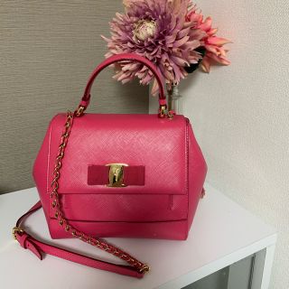 サルヴァトーレフェラガモ(Salvatore Ferragamo)のSalvatore Ferragamo ヴァラ　ショルダーバッグ(ショルダーバッグ)