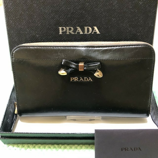 PRADA(プラダ)の岡ちゃん様専用  PRADA　プラダ　長財布　　ラウンドファスナー　値下げ不可 レディースのファッション小物(財布)の商品写真