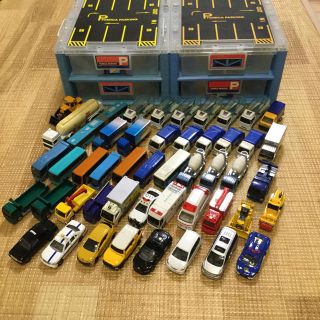 タカラトミー(Takara Tomy)のトミカなど48台&収納ケース2台　まとめ売り(電車のおもちゃ/車)