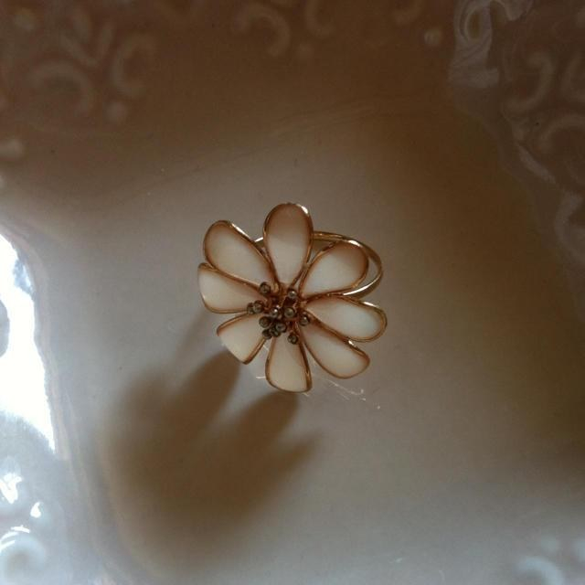 お花のリング レディースのアクセサリー(リング(指輪))の商品写真