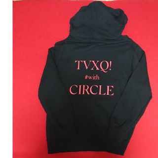 トウホウシンキ(東方神起)の東方神起   フーディー  circle  (黒)(アイドルグッズ)