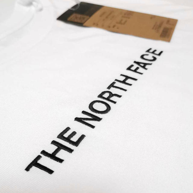 THE NORTH FACE(ザノースフェイス)の新品 THE NORTH FACE ロゴ刺繍 半袖 Tシャツ ホワイト 送料無料 メンズのトップス(Tシャツ/カットソー(半袖/袖なし))の商品写真