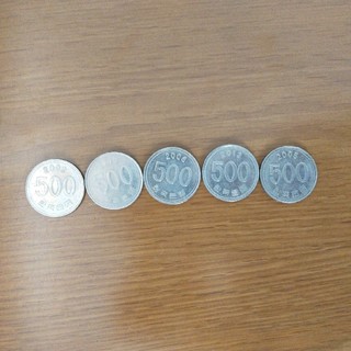 韓国ウォン(500ウォン5枚)(貨幣)