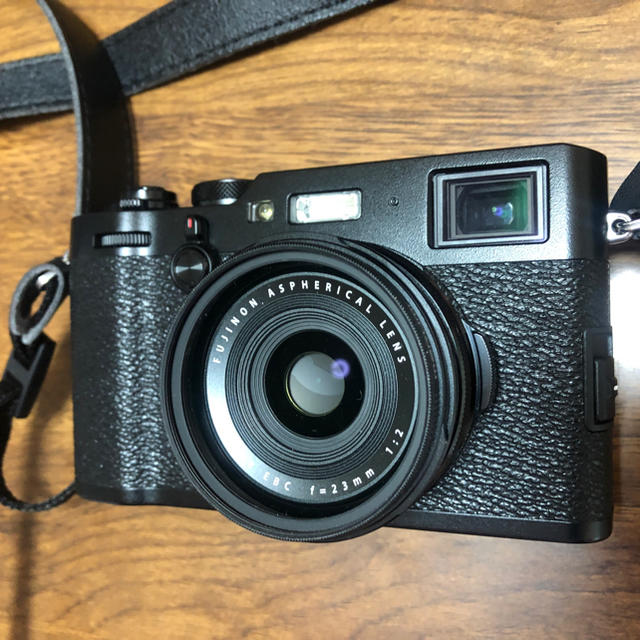 【在庫限り】 富士フイルム　X100F コンパクトデジタルカメラ