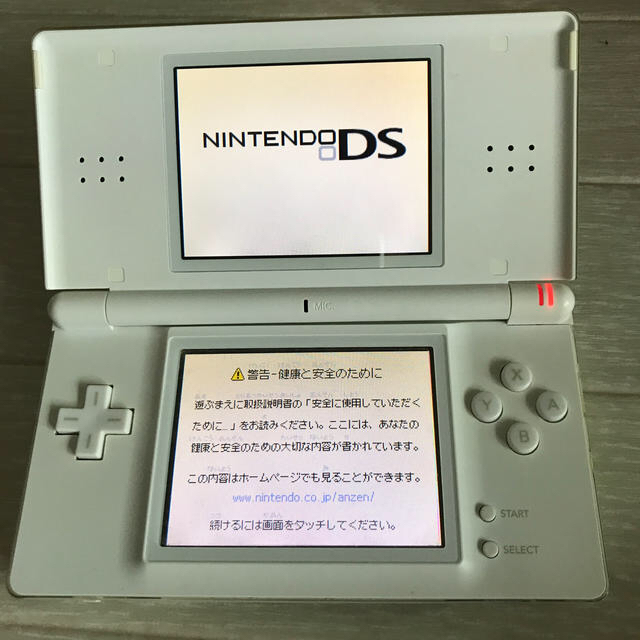 ニンテンドーDS(ニンテンドーDS)の任天堂　DS light エンタメ/ホビーのゲームソフト/ゲーム機本体(携帯用ゲーム機本体)の商品写真