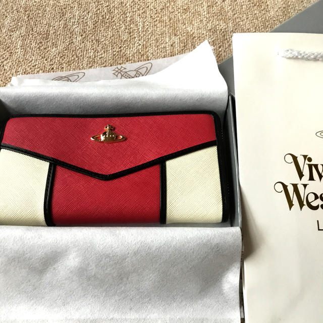 Vivienne Westwood(ヴィヴィアンウエストウッド)の⭐️Vivienne Westwood⭐️ヴィヴィアン・ウエストウッド　長財布 レディースのファッション小物(財布)の商品写真