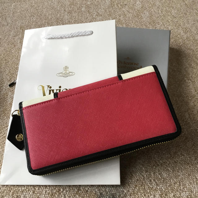 Vivienne Westwood(ヴィヴィアンウエストウッド)の⭐️Vivienne Westwood⭐️ヴィヴィアン・ウエストウッド　長財布 レディースのファッション小物(財布)の商品写真