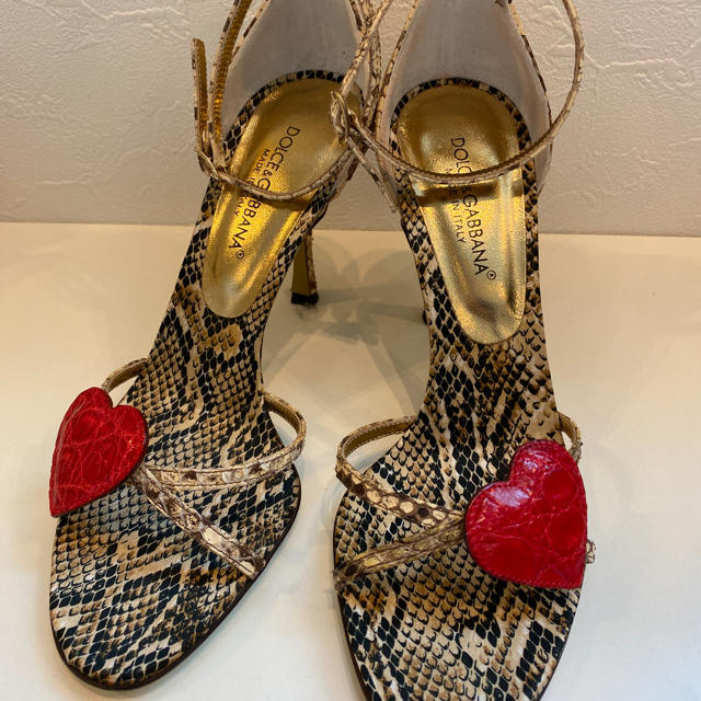 極美品】DOLCE&GABBANA ハートのパイソンサンダル 定番 17415円引き