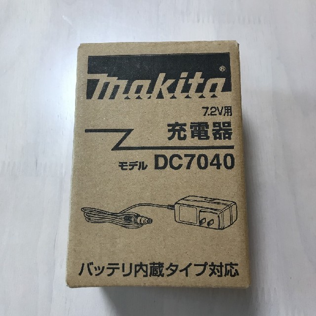 マキタ掃除機　充電器　DC7040 スマホ/家電/カメラの生活家電(掃除機)の商品写真