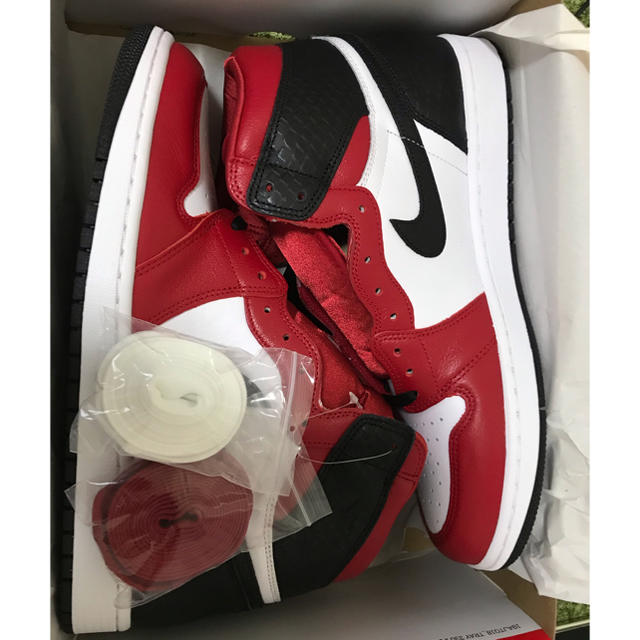 NIKE(ナイキ)のNIKE AIR JORDAN 1 HIGH OG SATIN RED 29cm メンズの靴/シューズ(スニーカー)の商品写真