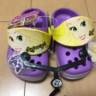 ディズニー(Disney)の新品タグ付き！ラプンツェル クロックス風 サンダル 13-14cm(サンダル)