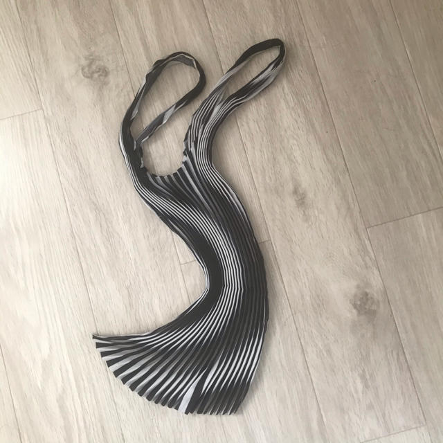 PLEATS PLEASE ISSEY MIYAKE(プリーツプリーズイッセイミヤケ)のme issey miyake swing pleats bag レディースのバッグ(トートバッグ)の商品写真