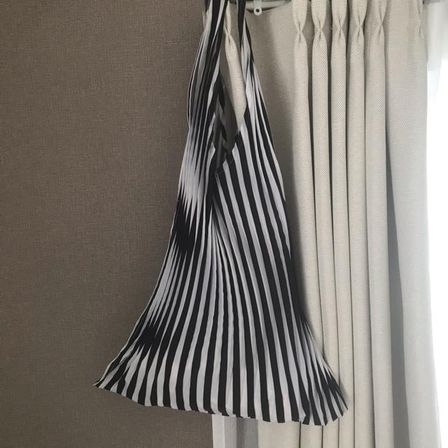 PLEATS PLEASE ISSEY MIYAKE(プリーツプリーズイッセイミヤケ)のme issey miyake swing pleats bag レディースのバッグ(トートバッグ)の商品写真