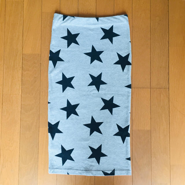 TOPSHOP(トップショップ)の2枚セット☆TOPSHOP ジャージー星柄タイトスカート&リプシー　ミニドレス レディースのスカート(ひざ丈スカート)の商品写真