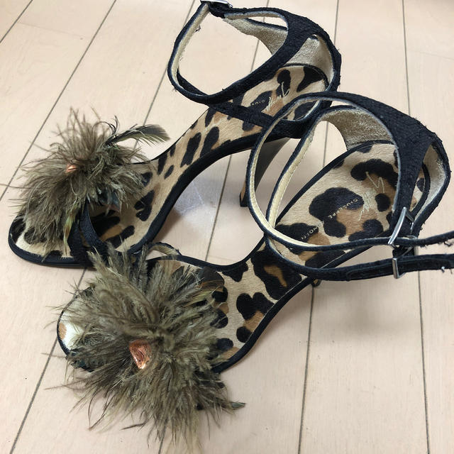 Giuseppe Zanotti Design(ジュゼッペザノッティデザイン)のジュゼッペザノッティ　フェザーサンダル レディースの靴/シューズ(サンダル)の商品写真