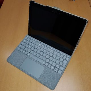 マイクロソフト(Microsoft)のSurface GO（Microsoft純正キーボード、フィルム、カバー付属）(ノートPC)