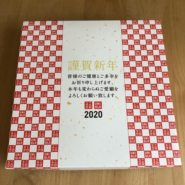 UNIQLO(ユニクロ)の新品未使用　ユニクロ　紅白タオル インテリア/住まい/日用品の日用品/生活雑貨/旅行(タオル/バス用品)の商品写真