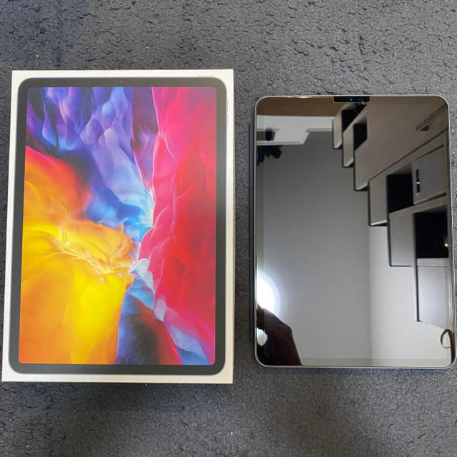 iPad Pro 11インチ 256GB  Wi-Fiモデル 純正カバー付き