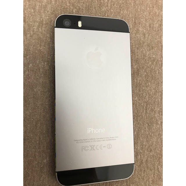 Apple(アップル)のiphone 5s 32GBモデル　ケース、アダプターセット スマホ/家電/カメラのスマートフォン/携帯電話(スマートフォン本体)の商品写真
