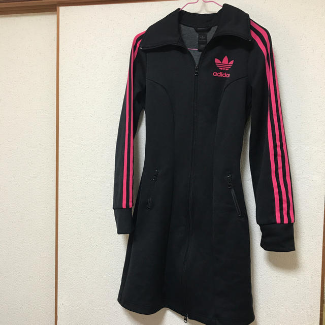 adidas(アディダス)の安室奈美恵さん着用　アディダスワンピース エンタメ/ホビーのタレントグッズ(ミュージシャン)の商品写真