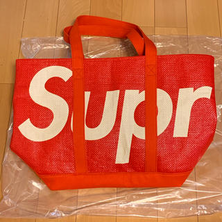 シュプリーム(Supreme)の【おまけ付】Supreme Raffia Tote bag RED 新品未使用品(トートバッグ)