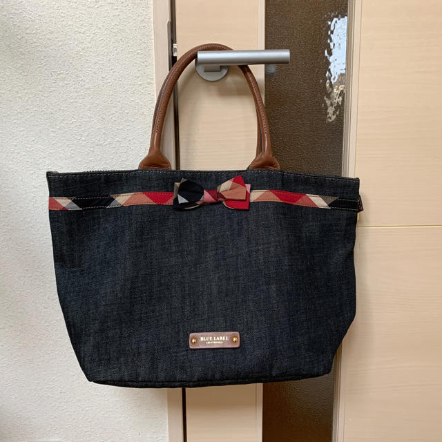 BURBERRY BLUE LABEL(バーバリーブルーレーベル)の【長谷川様専用】ブルーレーベルクレストブリッジ　デニムバック レディースのバッグ(トートバッグ)の商品写真