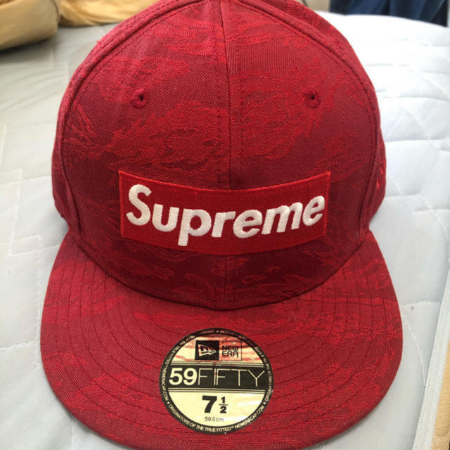 Supreme(シュプリーム)のシュプリーム ×ニューエラキャップ　7-1/2 メンズの帽子(キャップ)の商品写真