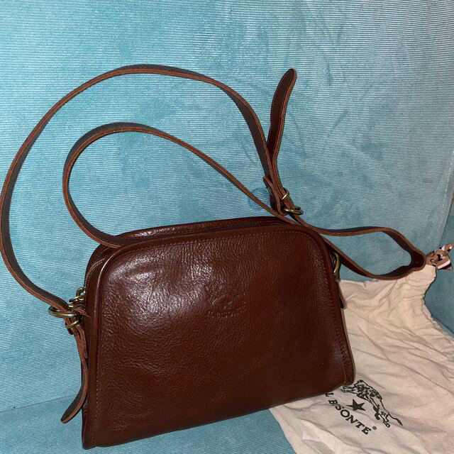 IL BISONTE(イルビゾンテ)のイルビゾンテ　ショルダーバック　ブラウン　茶色　こげちゃ レディースのバッグ(ショルダーバッグ)の商品写真
