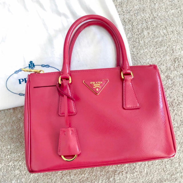 PRADA(プラダ)の PRADA 2wayハンドバッグSAFFARNO VERNICE PEONIA レディースのバッグ(ハンドバッグ)の商品写真