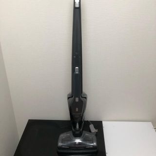 エレクトロラックス(Electrolux)のSAMURAI様専用　サイクロン式コードレススティッククリーナー（ZB3301）(掃除機)