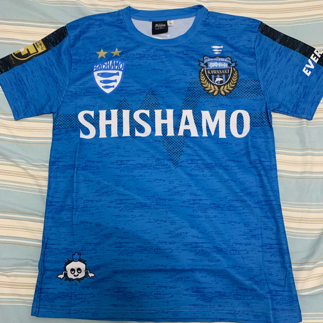 川崎フロンターレ　SHISHAMO 限定デザイン Mサイズ　新品　送料込 スポーツ/アウトドアのサッカー/フットサル(応援グッズ)の商品写真