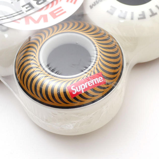 Supreme(シュプリーム)のSupreme Spitfire Classic Wheels Set of 4 スポーツ/アウトドアのスポーツ/アウトドア その他(スケートボード)の商品写真