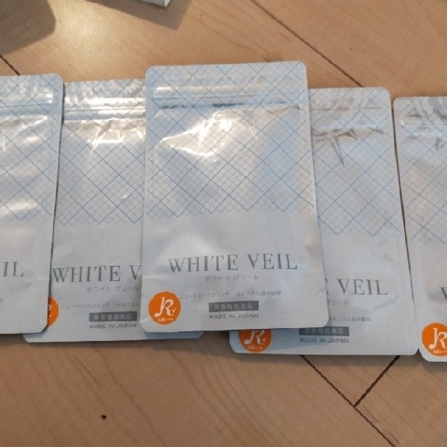 その他交渉可能 WHITE VEIL ホワイトヴェール  日焼け止めジェル スムージ